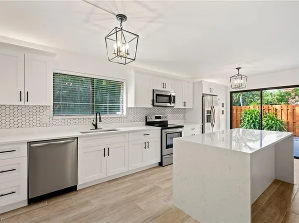 1470 Park Shore CIR #2, FORT MYERS, FL 33901