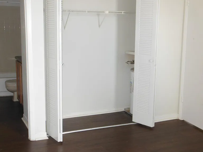 706 Executive Center Dr #23 — Photo 12