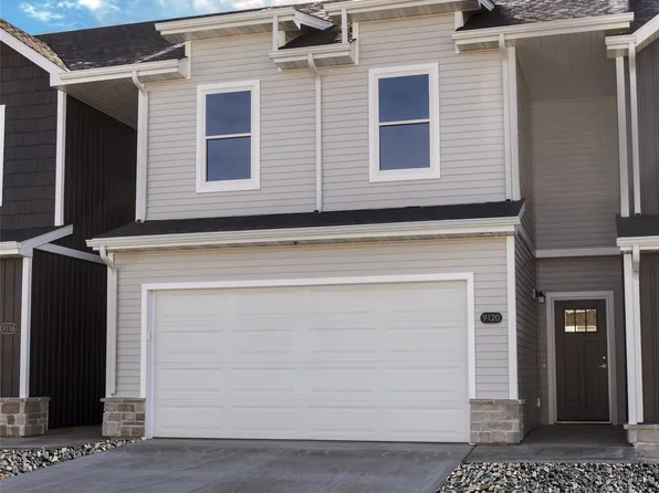 9120 Robinson Dr, West Des Moines, IA 50266