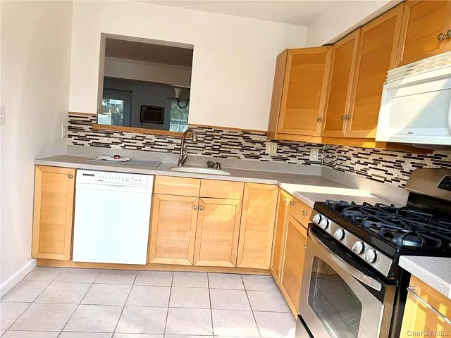 209 Everett Pl — Photo 3