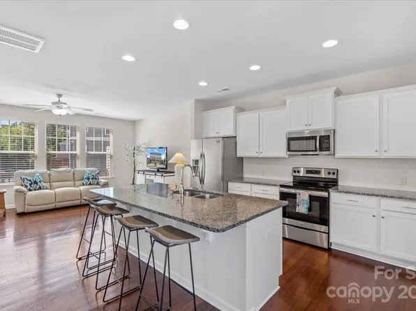 1504 Sharon Rd W, Charlotte, NC 28210