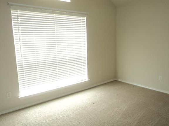 4th image of 205 Canterbury Dr