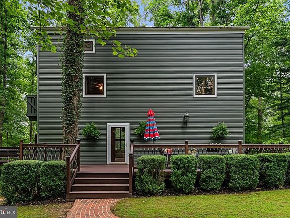 5th image of 9914 Crest Ct