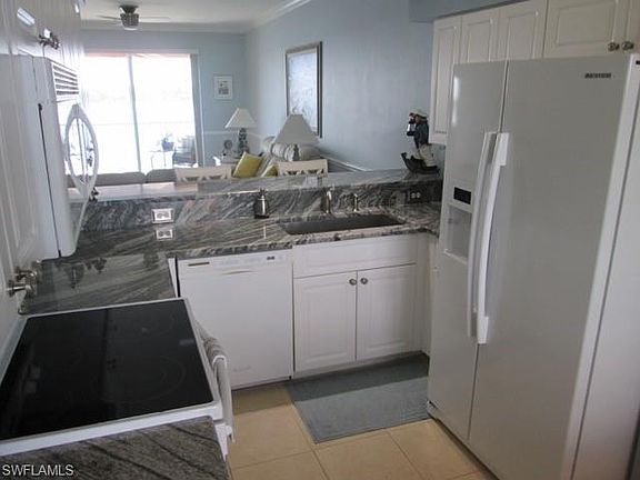3rd image of 10381 Butterfly Palm Dr APT 944