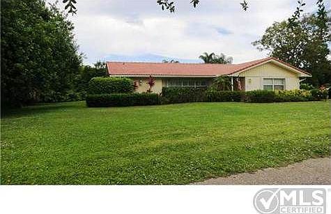 1st image of 19472 Country Club Dr