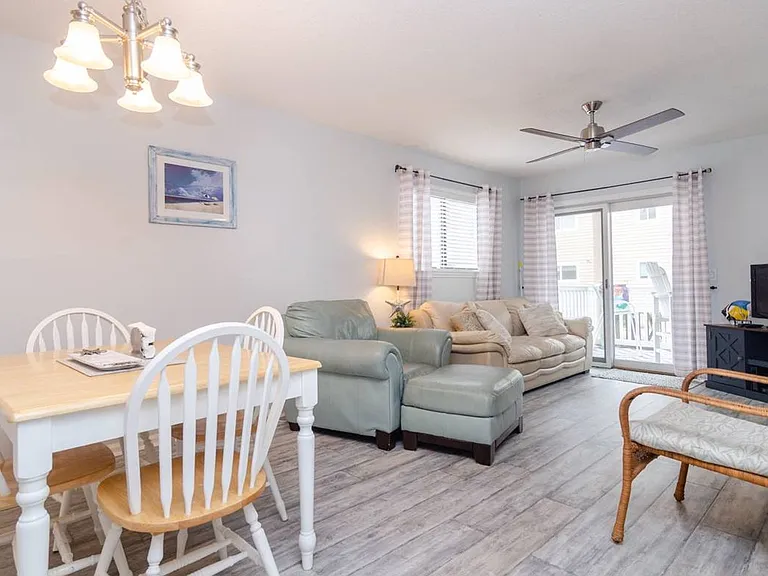 1101 Lake Park Blvd S #1B — Photo 2
