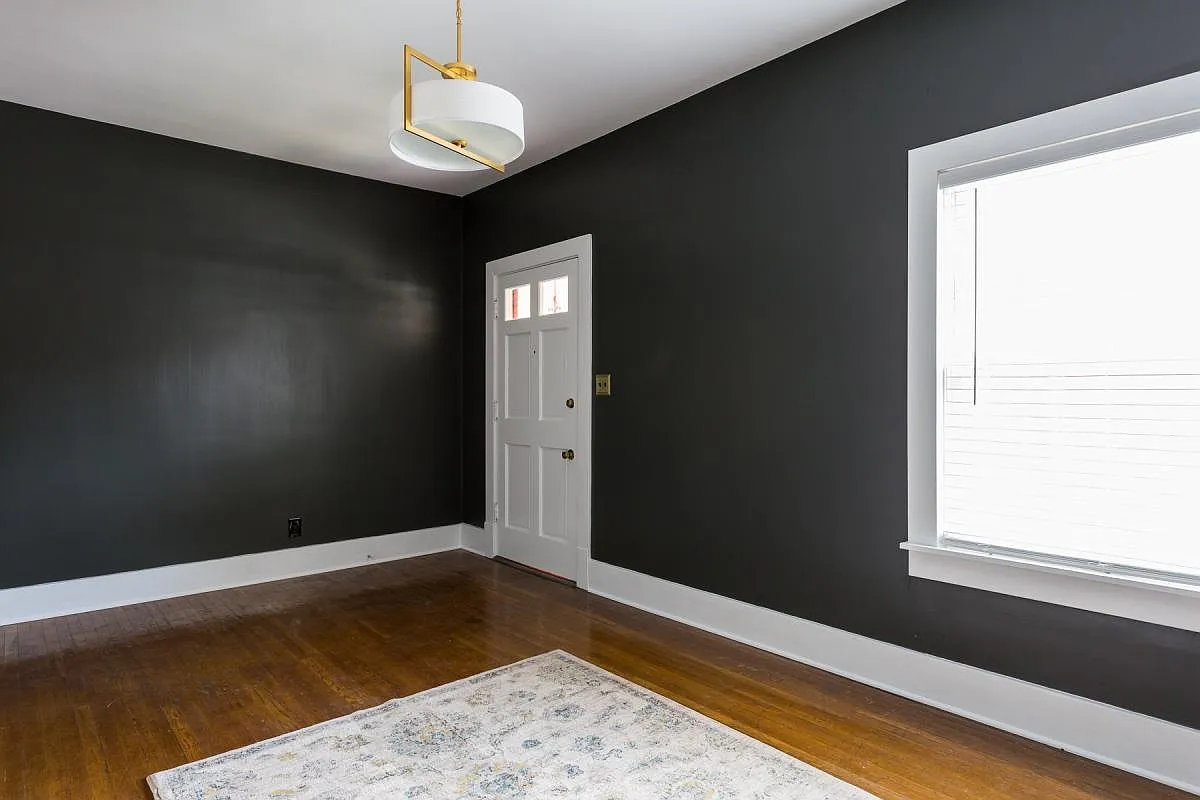 3 bed, 924 sqft, $1,698 — Photo 4