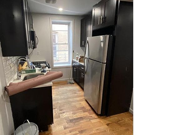 2nd image of 1146 Elder Ave