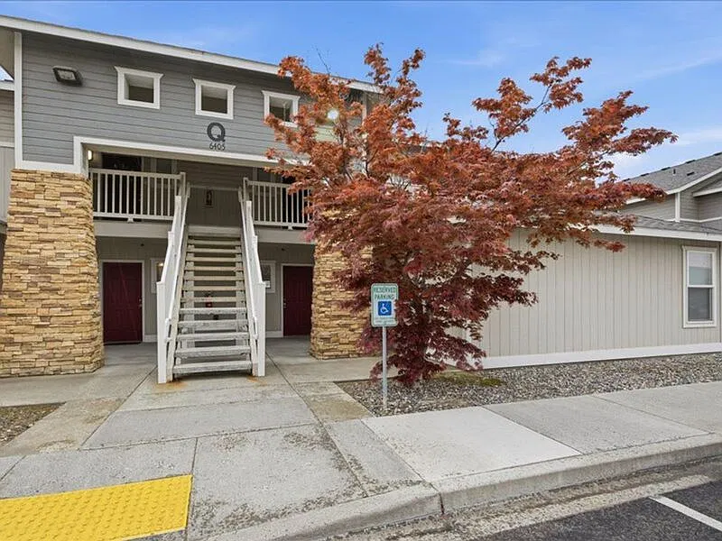 2 bed, 2.0 bath, 938 sqft, $1,450 — Photo 2