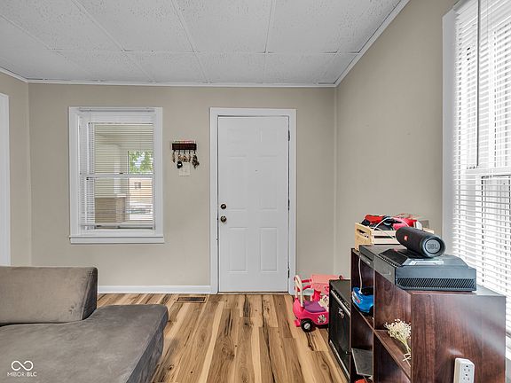 5th image of 1106 N Belmont Ave