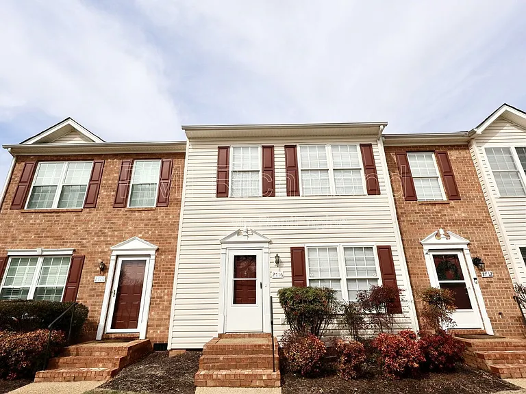 2716 Goyne Loop — Photo 1