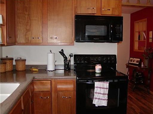 5th image of 415 E Front St