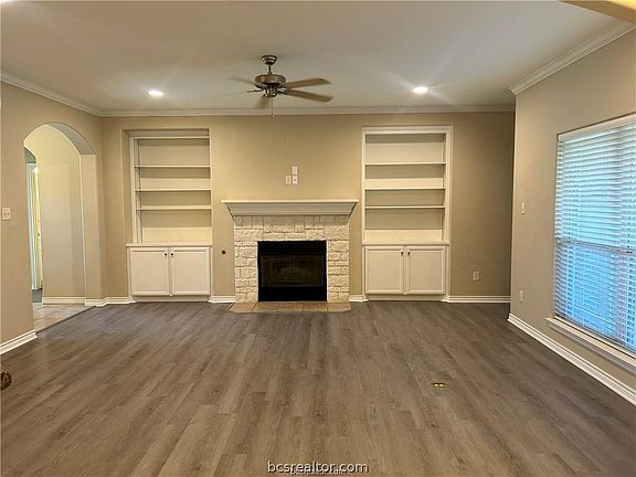 3rd image of 3917 Latinne Ln
