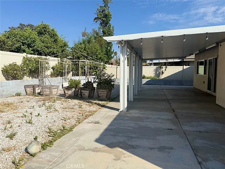 2975 Gibson St — Photo 21