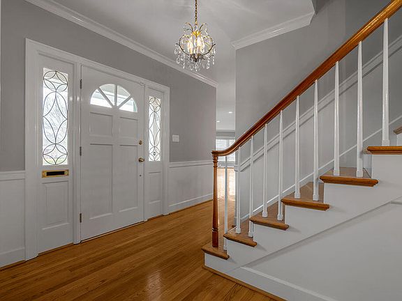 3rd image of 804 Old Dobbin Rd