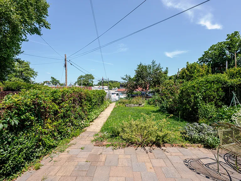 1234 E St NE — Photo 27