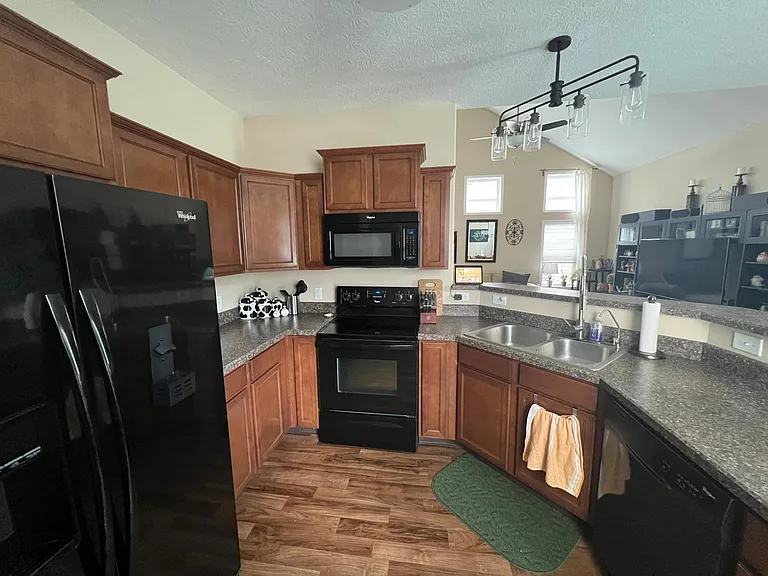 kitchen, all appliances included