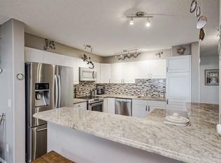 200 E Sandstone Dr NW #25, Calgary, AB T3K4N7