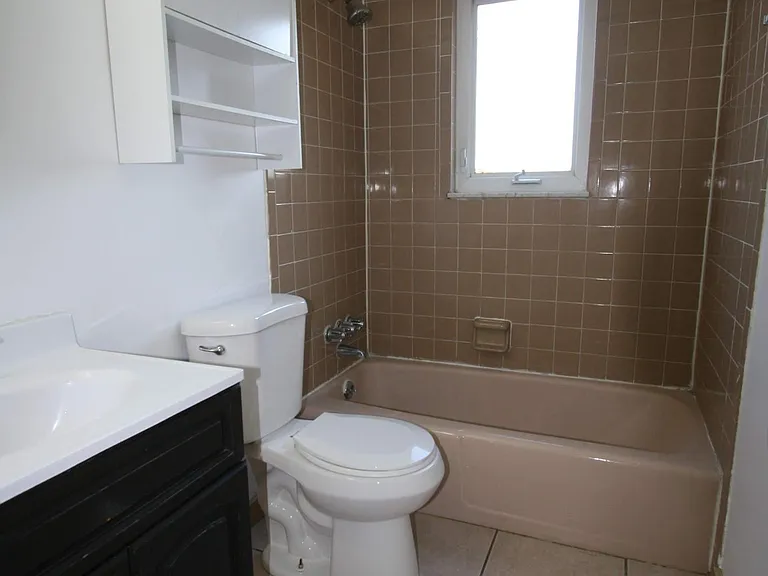 211 W Cherryhill St #2 — Photo 11