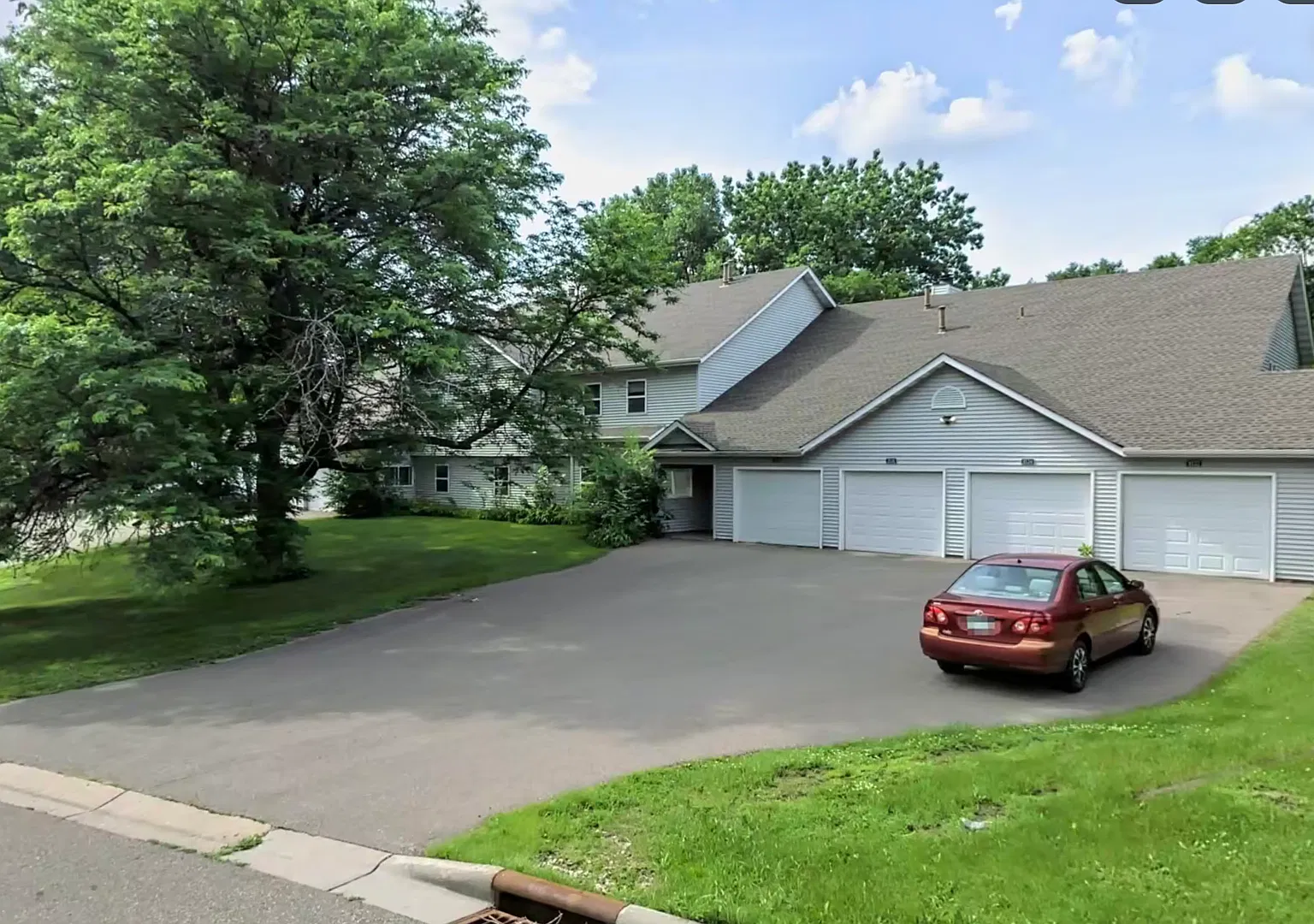 Spacious 2BR/2BA Upper Unit in Cottage Grove — Photo 1