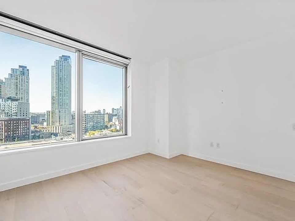 1st image of 3 Court Sq APT 5010