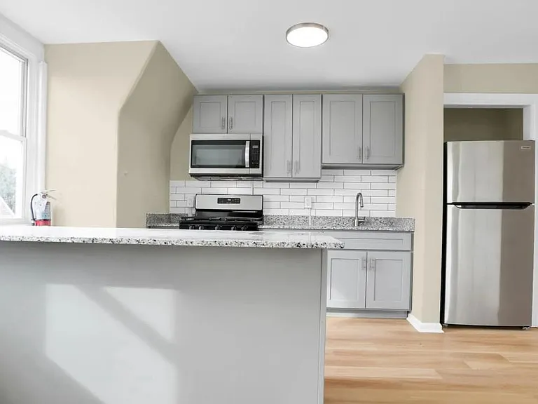 413 Gay St #4 — Photo 2