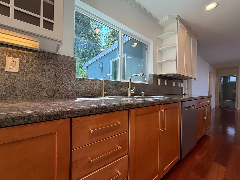 800 Buckland Ave — Photo 9