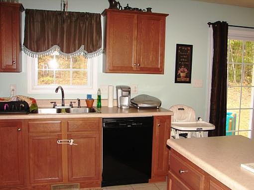 3rd image of 471 Courtland Dr
