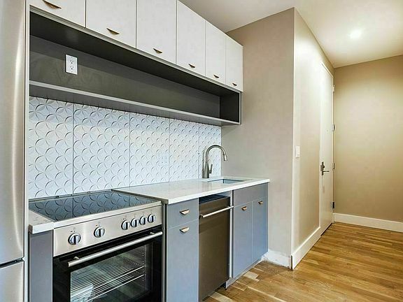 3rd image of 95 Clay St #10