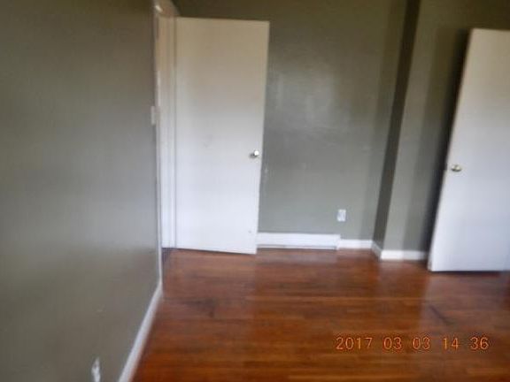 3rd image of 129 Grove Park Dr