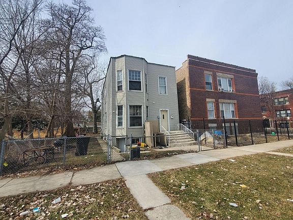 3rd image of 648 N Leclaire Ave