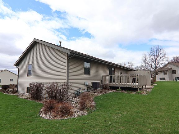 3rd image of 204 Winesap Ct
