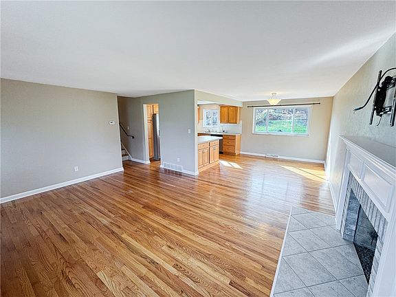5th image of 542 Florence Dr