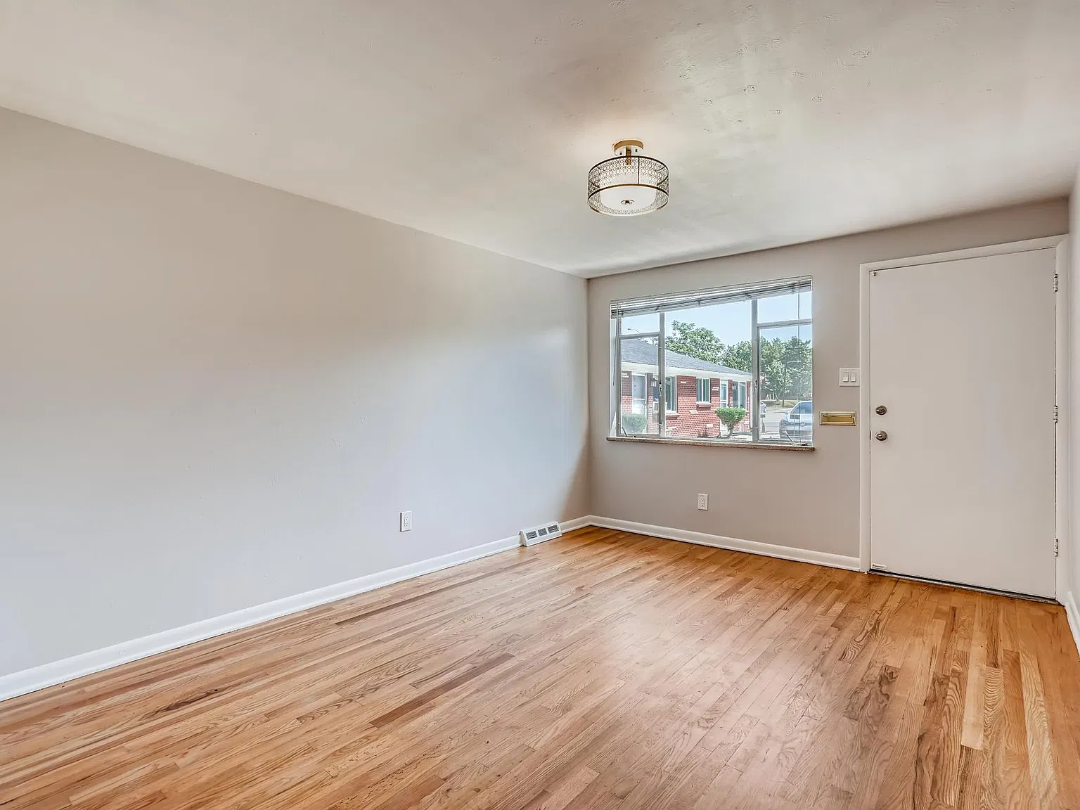 2 bed, 800 sqft, $1,450 — Photo 4