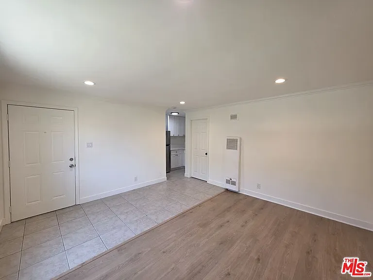 2400 Vanderbilt Ln #2400A — Photo 7