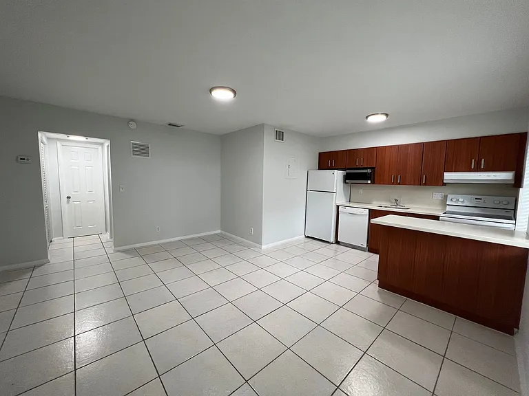 666 NE 80th St #8 — Photo 6