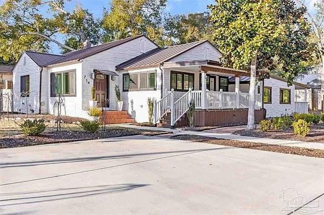714 Bayshore Dr — Photo 1