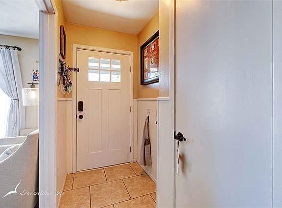 4th image of 2126 Yorktown Dr