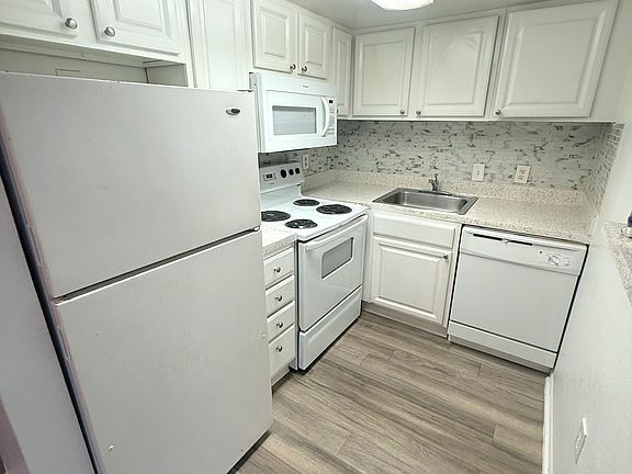 2nd image of 2515 N Alafaya Trl