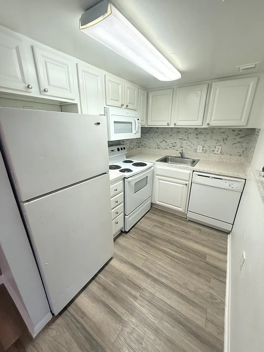 Building Photo - 2515 N Alafaya Trl #28
