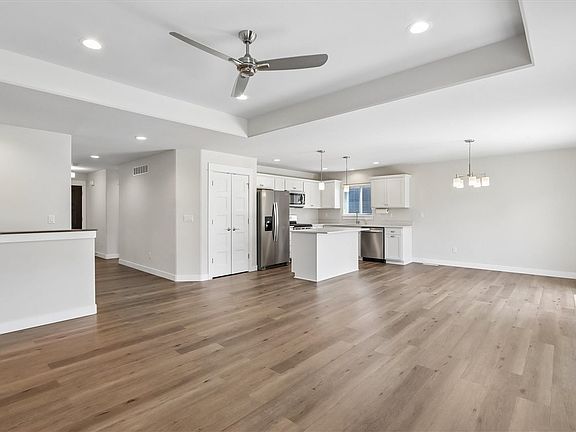 4th image of 559 Dakota Ave