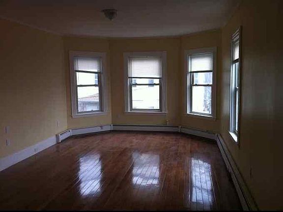 5th image of 2 Carlisle St #3