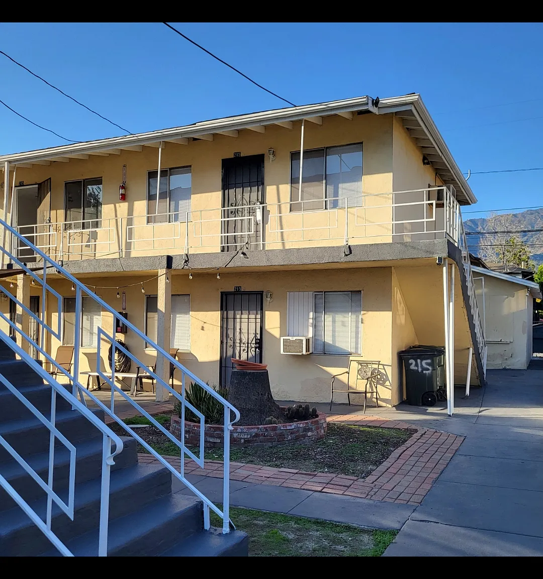 215 E Lemon Ave — Photo 2