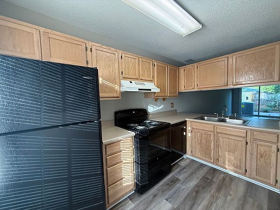 4th image of 33 Londonberry Ln