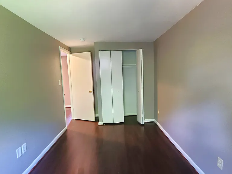 8401 Pioneer Dr — Photo 17