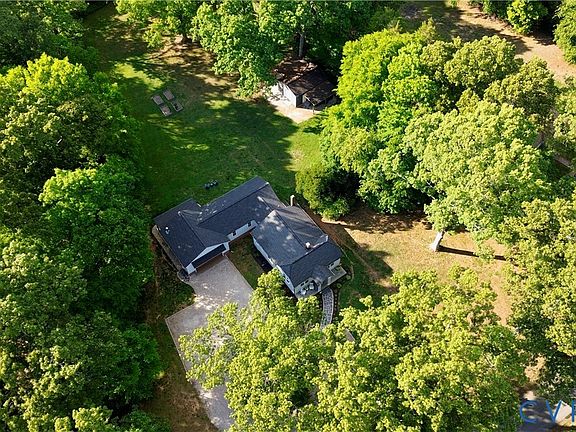 3rd image of 932 Lee Rd