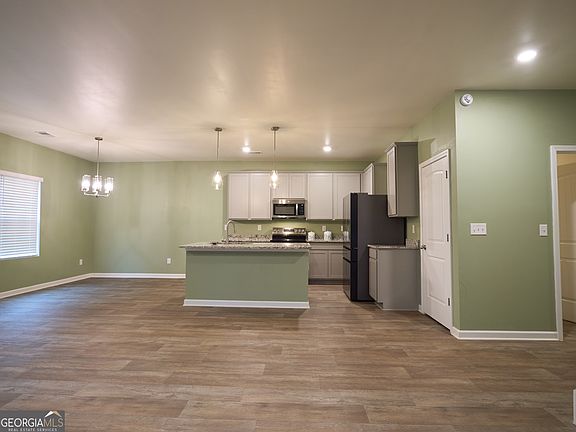 4th image of 110 Corn Field Cir