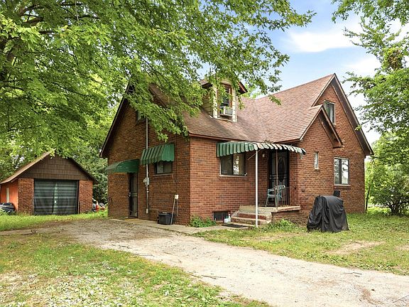 3rd image of 3734 Sheridan Rd