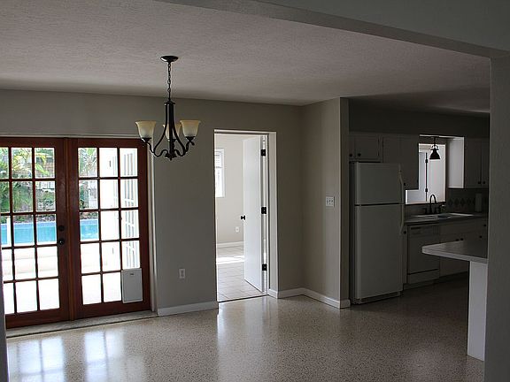 4th image of 149 Harwood Ave