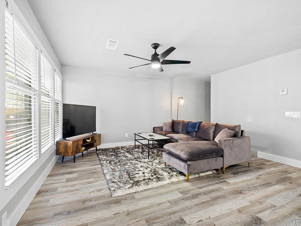 1st image of 24 Dogwood Dr